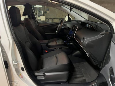 2022 Toyota Prius LE
