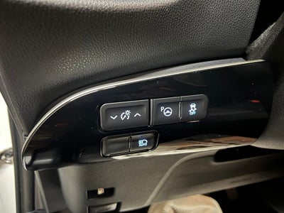 2022 Toyota Prius LE