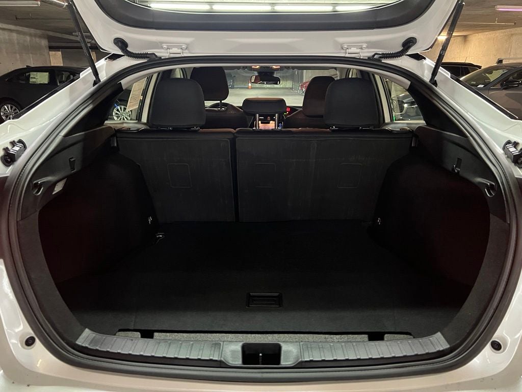 2022 Toyota Prius LE