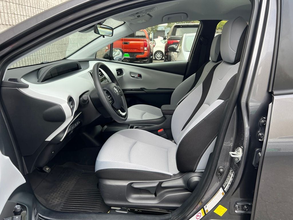 2022 Toyota Prius LE