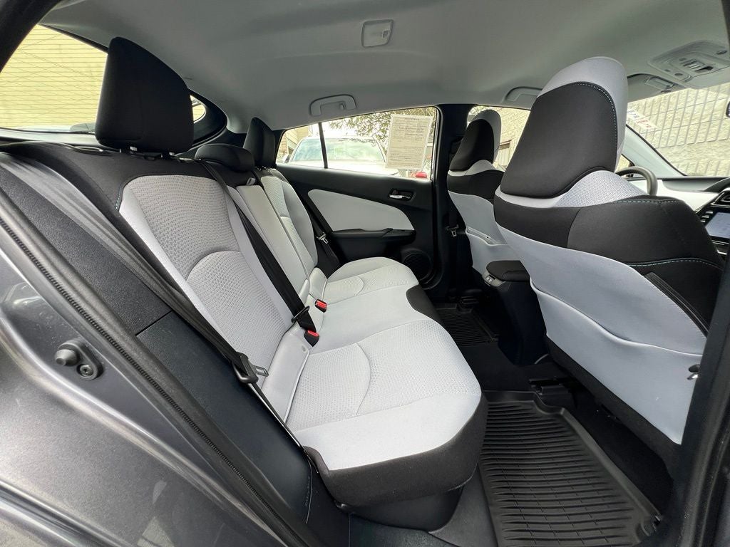 2022 Toyota Prius LE