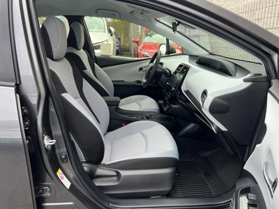 2022 Toyota Prius LE