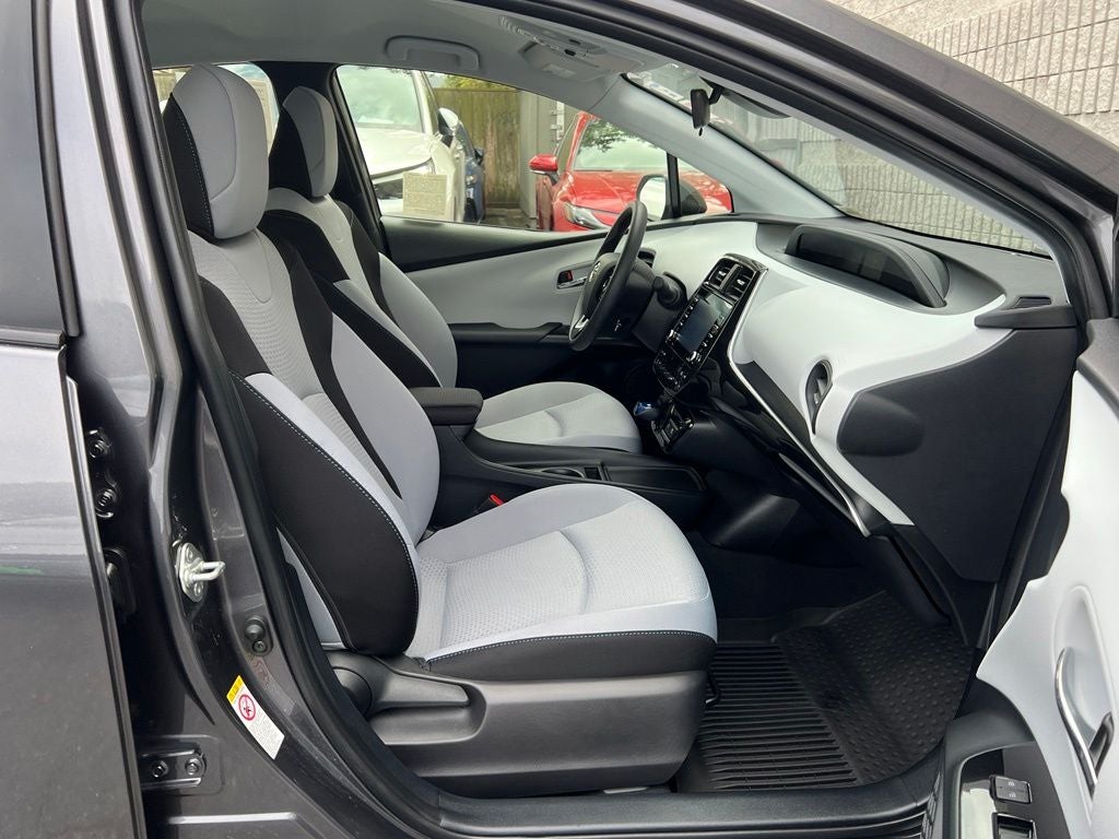 2022 Toyota Prius LE
