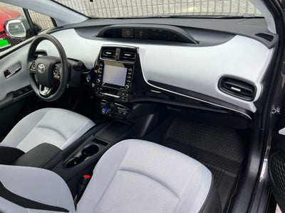 2022 Toyota Prius LE
