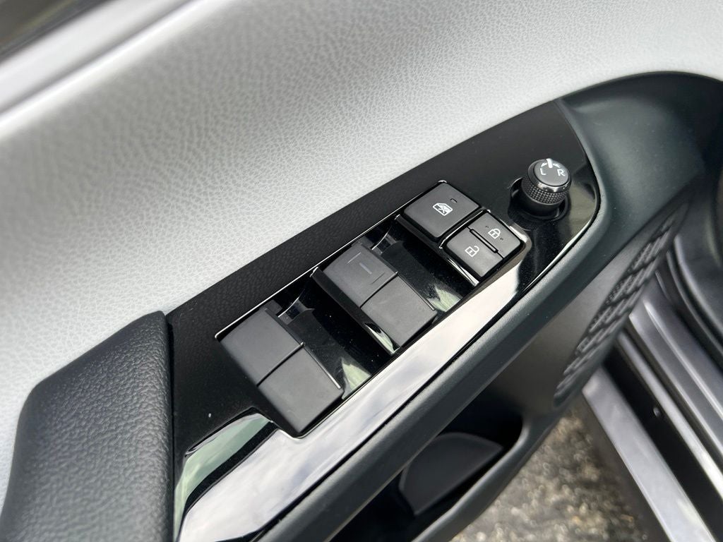 2022 Toyota Prius LE
