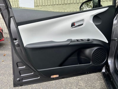 2022 Toyota Prius LE