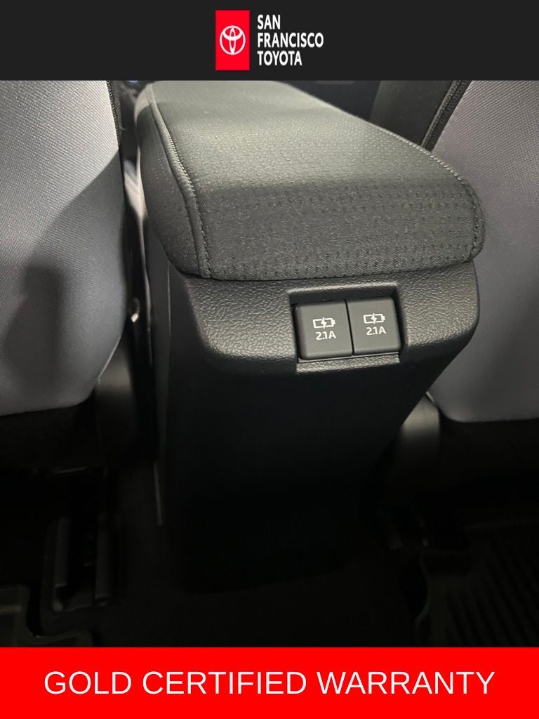 2022 Toyota Prius LE