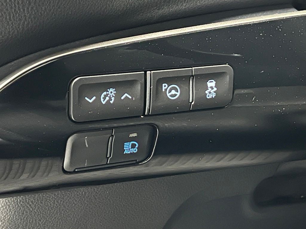 2022 Toyota Prius LE