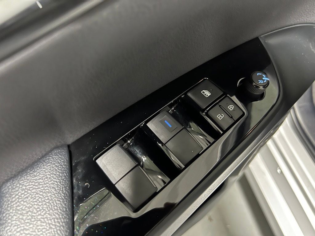 2022 Toyota Prius LE