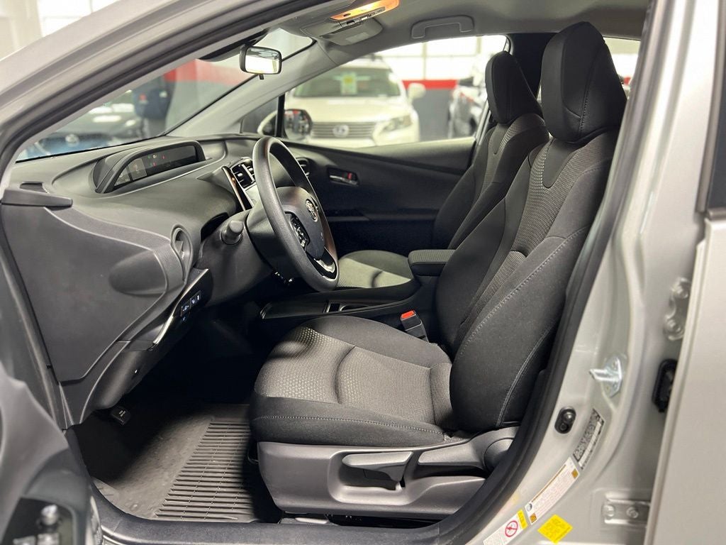2022 Toyota Prius LE