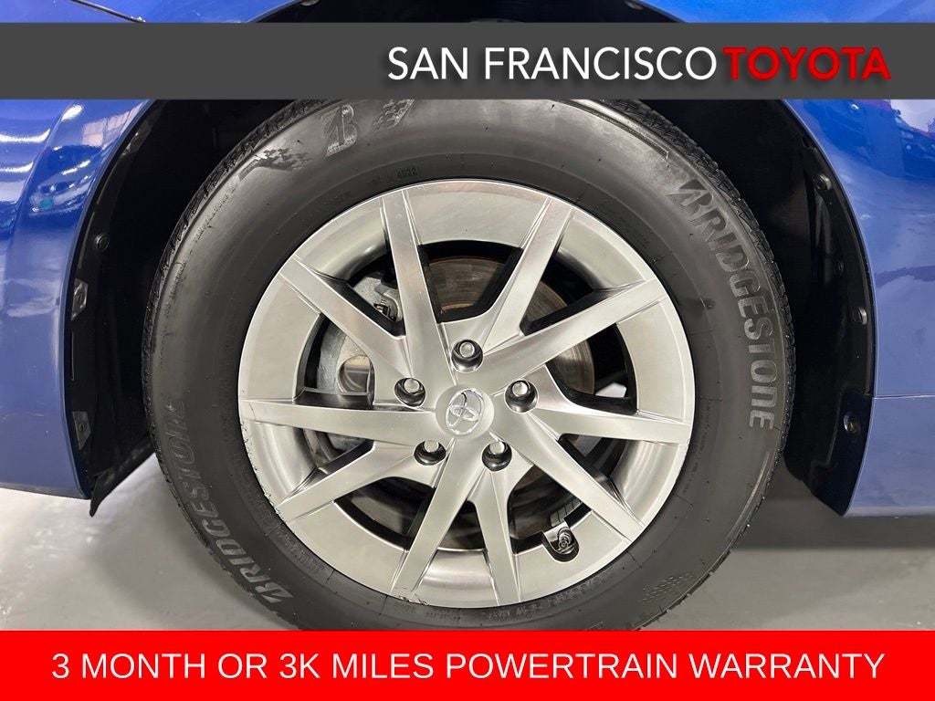 2015 Toyota Prius v Four