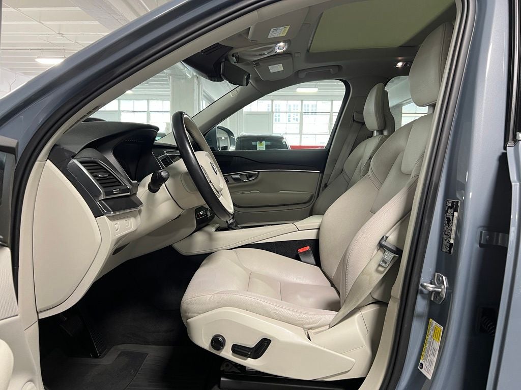 2020 Volvo XC90 T6 Momentum