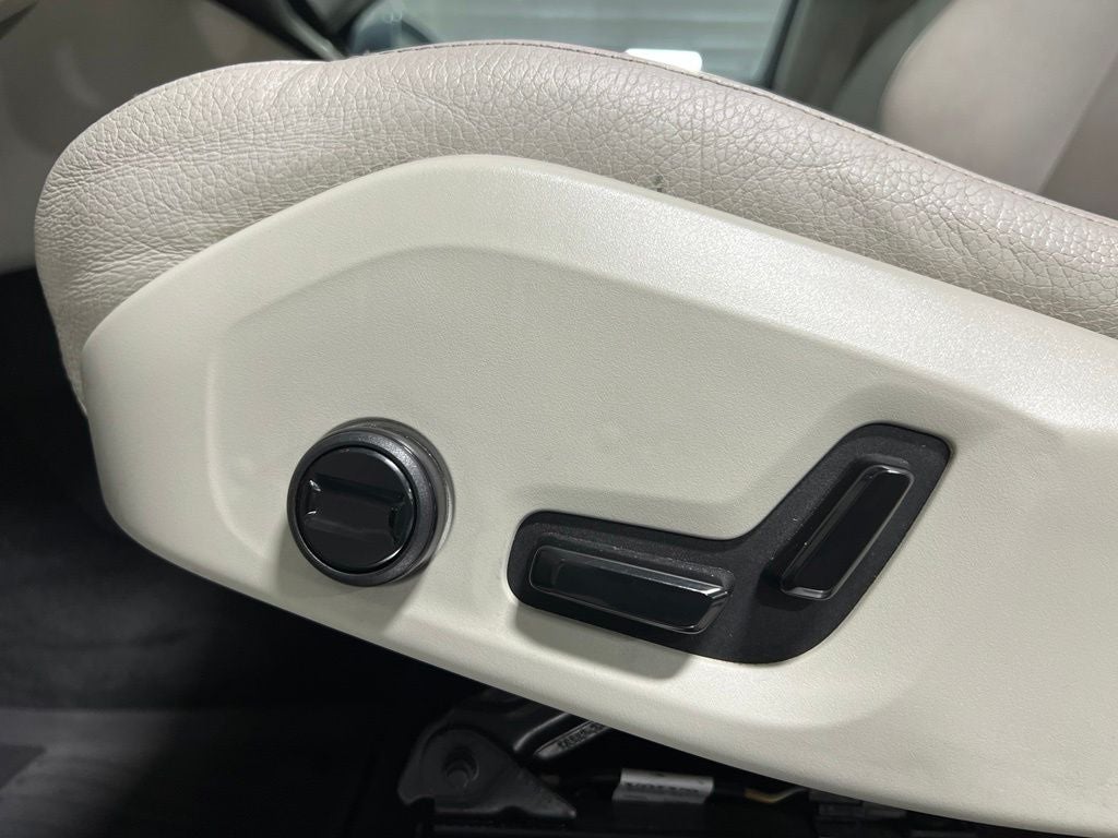 2020 Volvo XC90 T6 Momentum