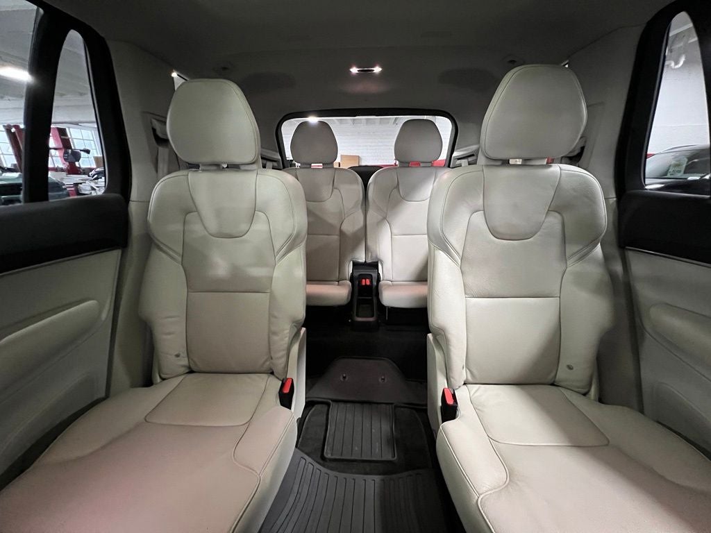 2020 Volvo XC90 T6 Momentum