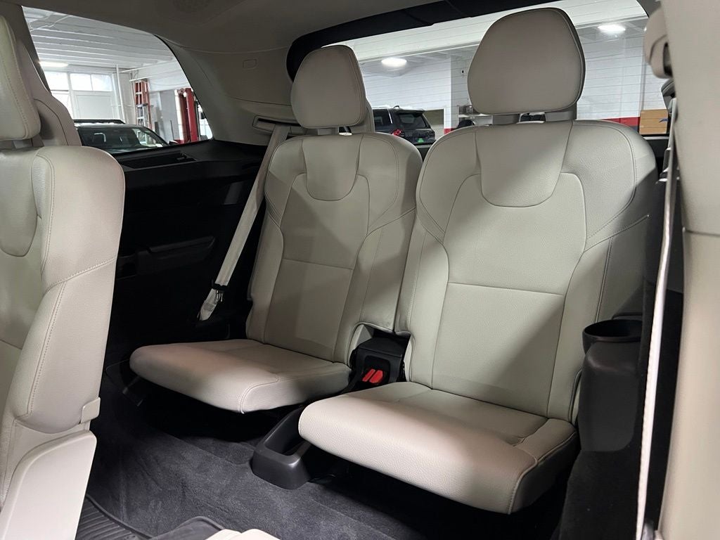 2020 Volvo XC90 T6 Momentum