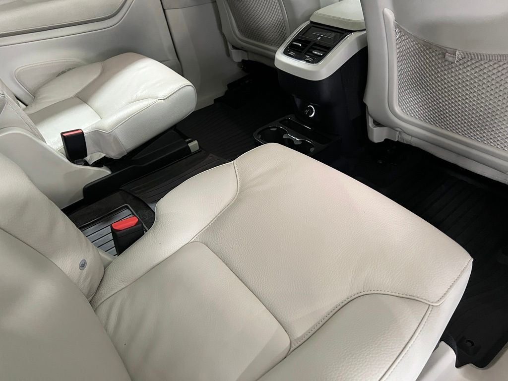 2020 Volvo XC90 T6 Momentum
