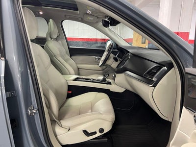 2020 Volvo XC90 T6 Momentum