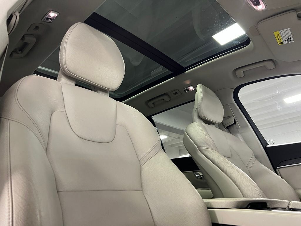 2020 Volvo XC90 T6 Momentum