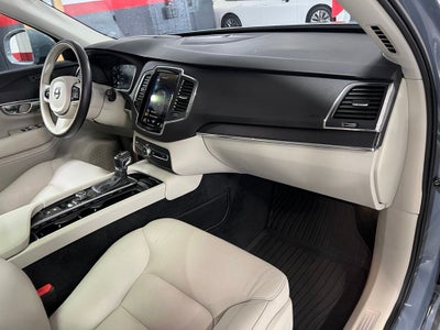 2020 Volvo XC90 T6 Momentum