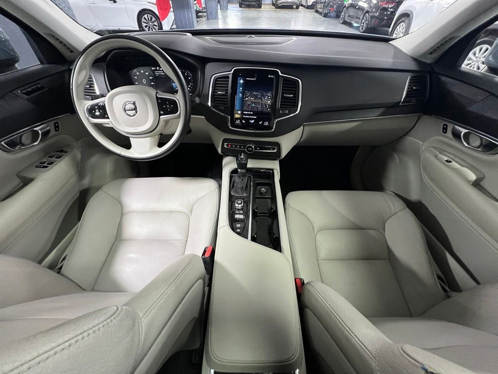 2020 Volvo XC90 T6 Momentum