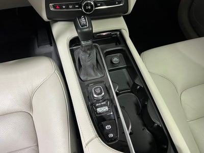 2020 Volvo XC90 T6 Momentum