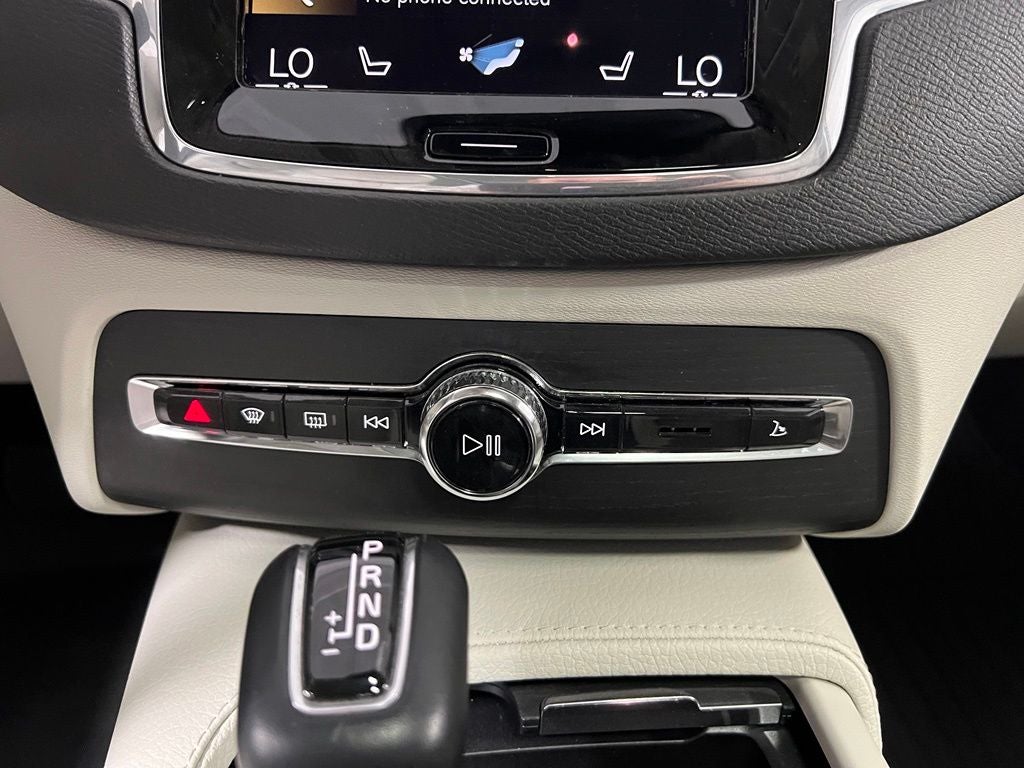 2020 Volvo XC90 T6 Momentum