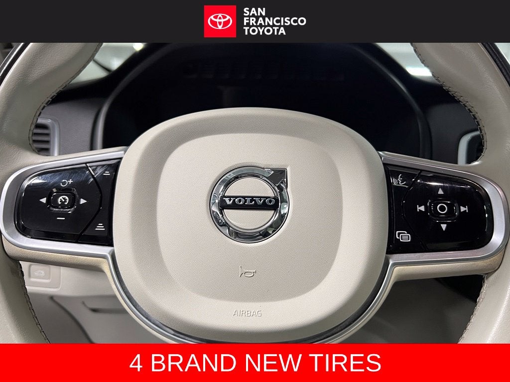 2020 Volvo XC90 T6 Momentum