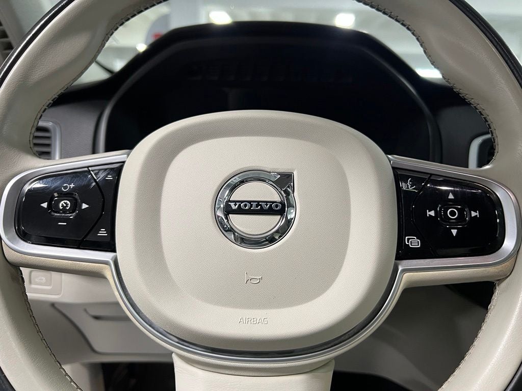 2020 Volvo XC90 T6 Momentum