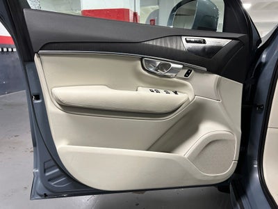2020 Volvo XC90 T6 Momentum