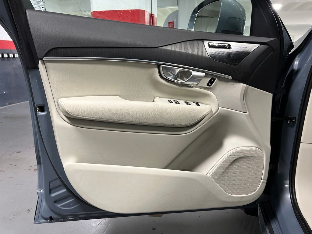 2020 Volvo XC90 T6 Momentum