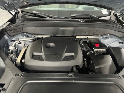 2020 Volvo XC90 T6 Momentum