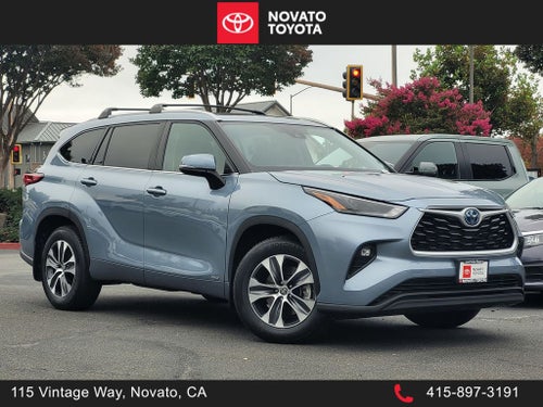 2022 Toyota Highlander Hybrid XLE AWD 8 Passenger 35 mpg