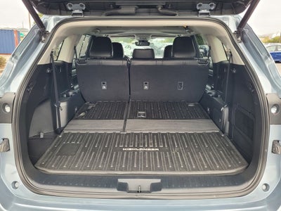 2022 Toyota Highlander Hybrid XLE AWD 8 Passenger 35 mpg