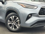 2022 Toyota Highlander Hybrid XLE AWD 8 Passenger 35 mpg