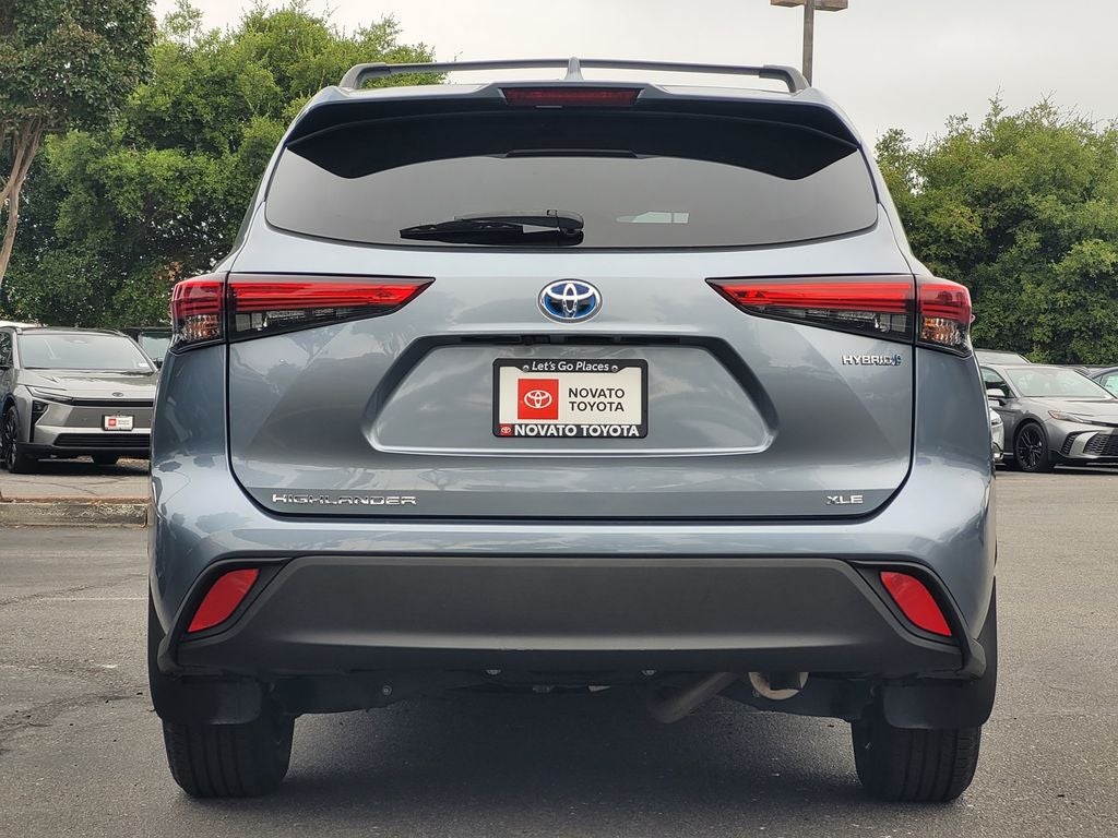 2022 Toyota Highlander Hybrid XLE AWD 8 Passenger 35 mpg