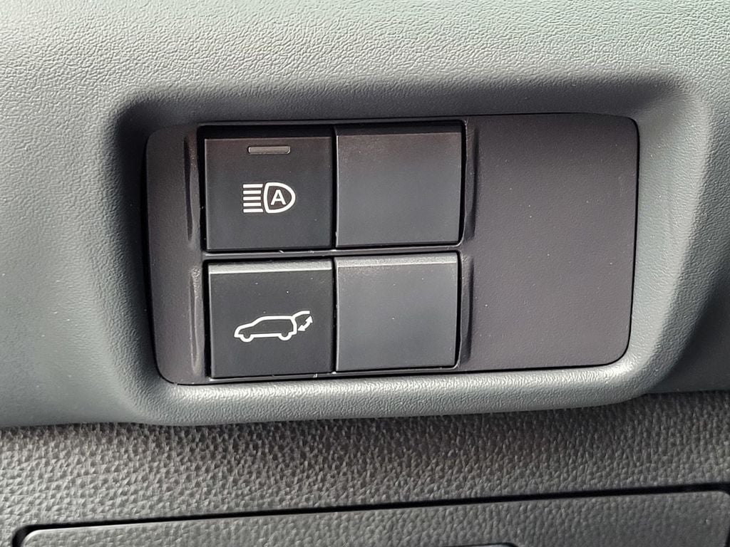 2022 Toyota Highlander Hybrid XLE AWD 8 Passenger 35 mpg