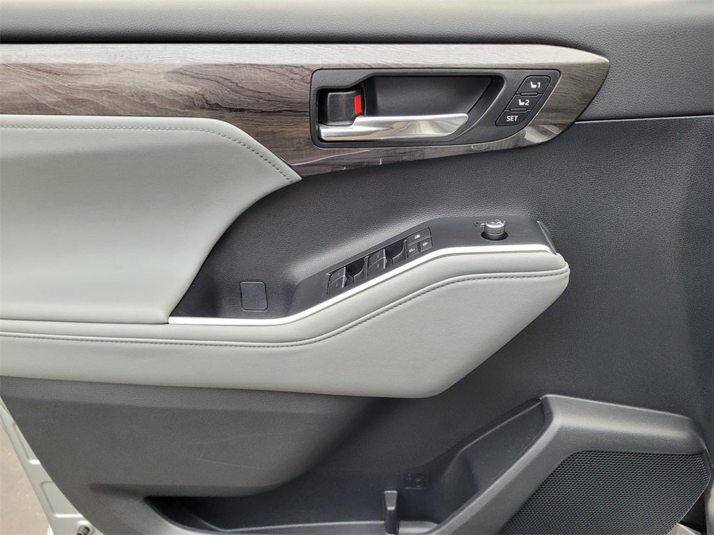 2024 Toyota Highlander Platinum