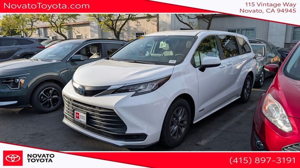 2021 Toyota Sienna LE 8-Passenger Hybrid FWD's photo