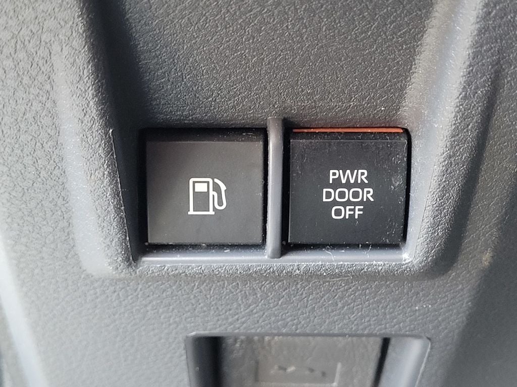2021 Toyota Sienna LE 8 Passenger