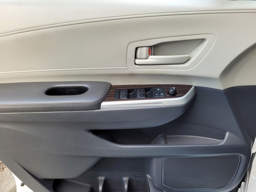 2021 Toyota Sienna LE 8 Passenger