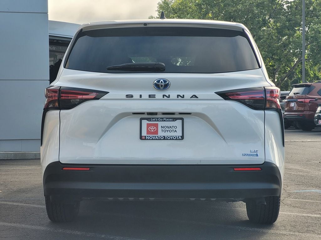 2021 Toyota Sienna LE 8 Passenger