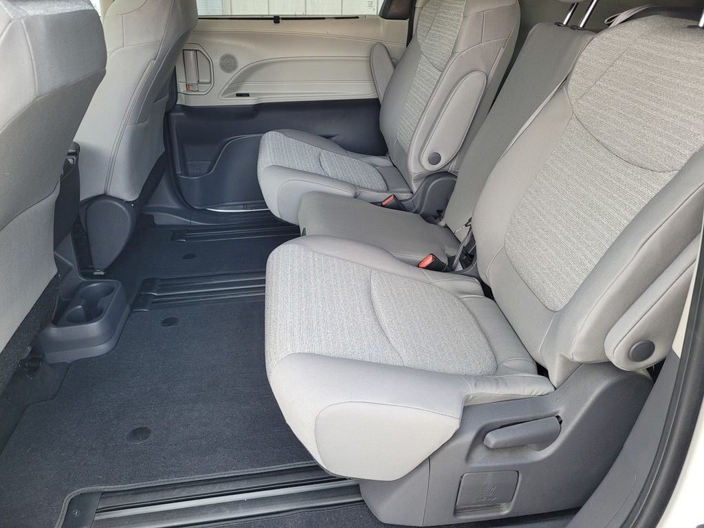 2021 Toyota Sienna LE 8 Passenger