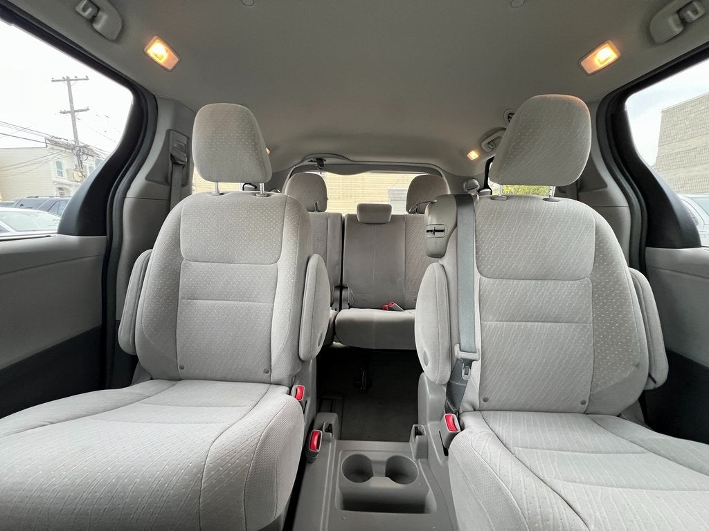 2019 Toyota Sienna LE 8 Passenger