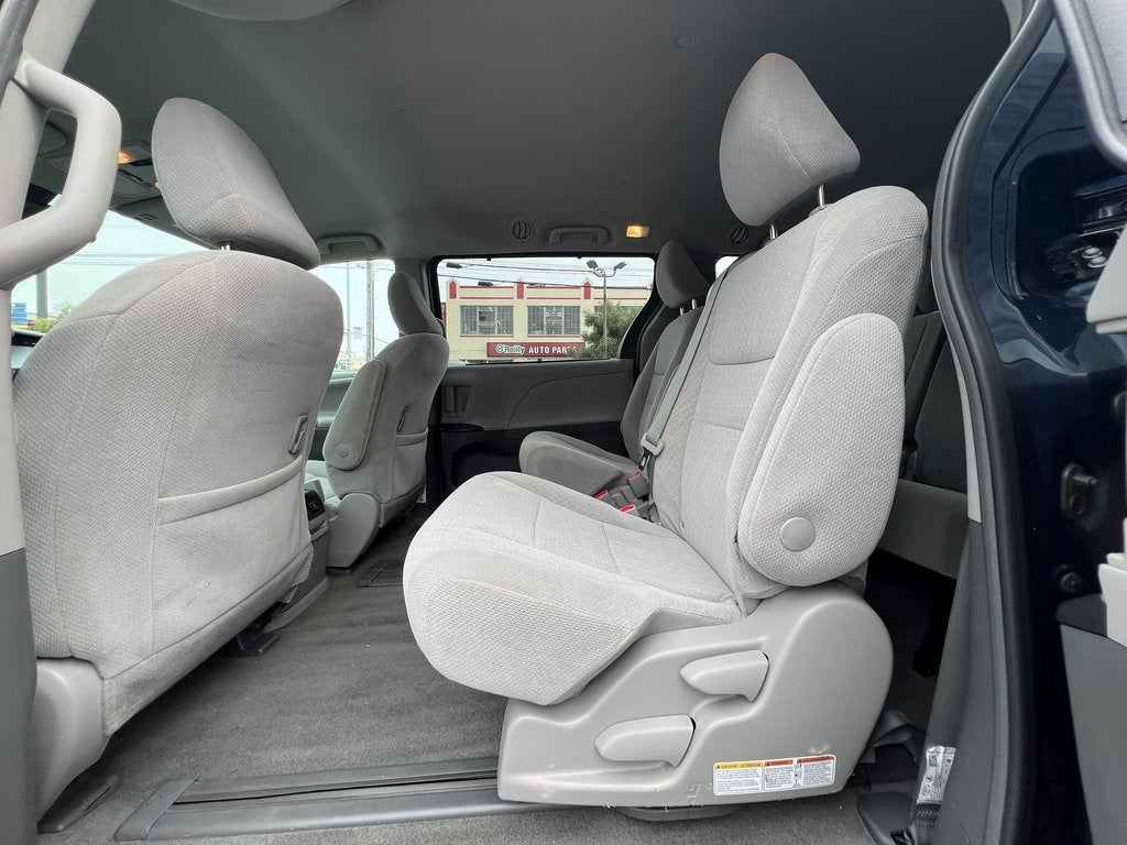 2019 Toyota Sienna LE 8 Passenger