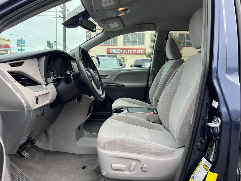 2019 Toyota Sienna LE 8 Passenger