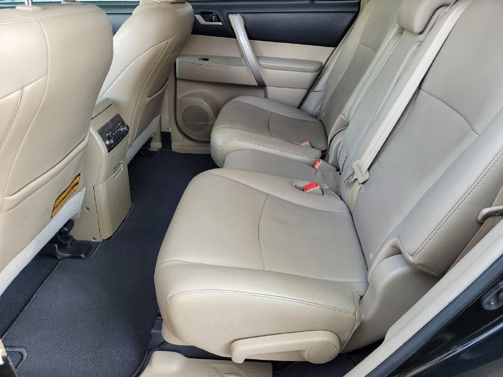 2012 Toyota Highlander SE