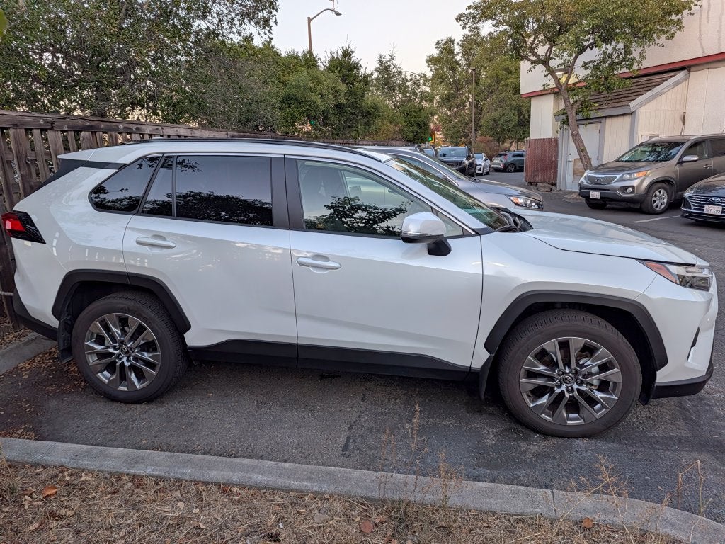 2025 Toyota RAV4 XLE Premium