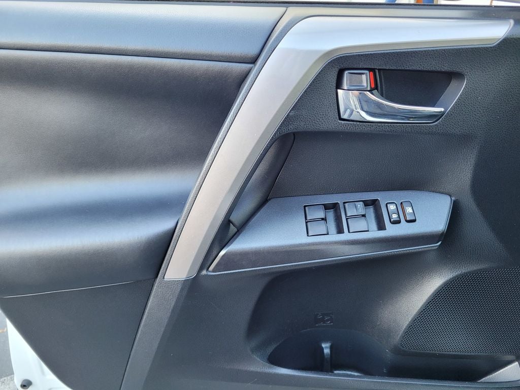 2017 Toyota RAV4 Hybrid XLE