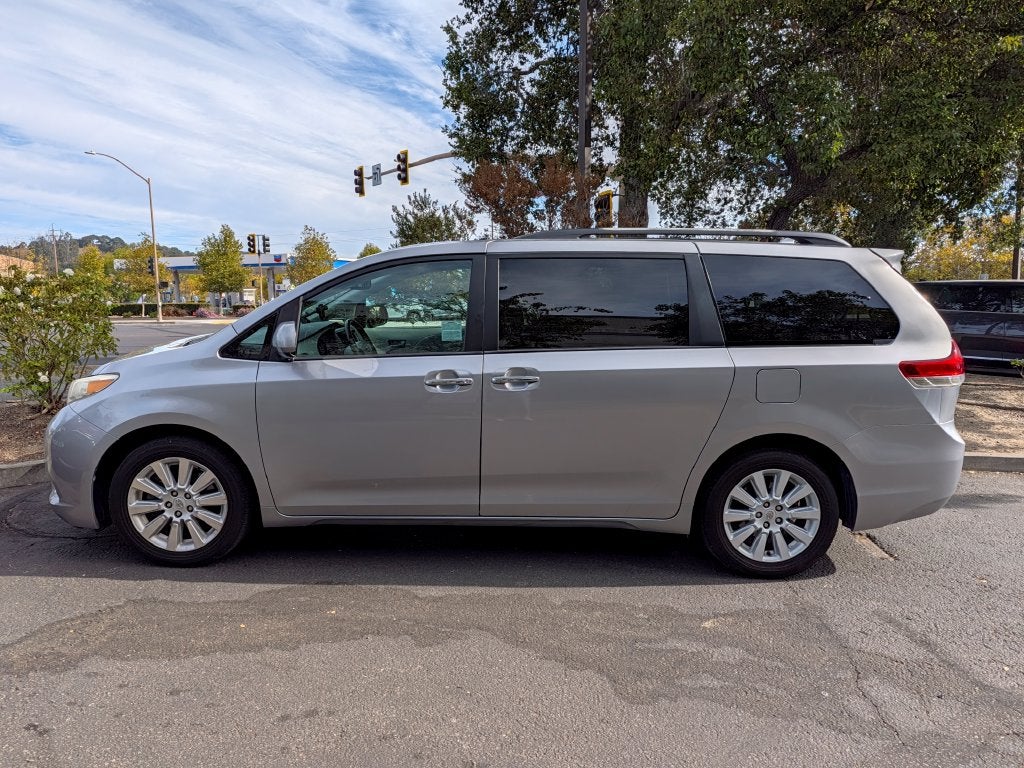 2011 Toyota Sienna Limited Platinum AWD