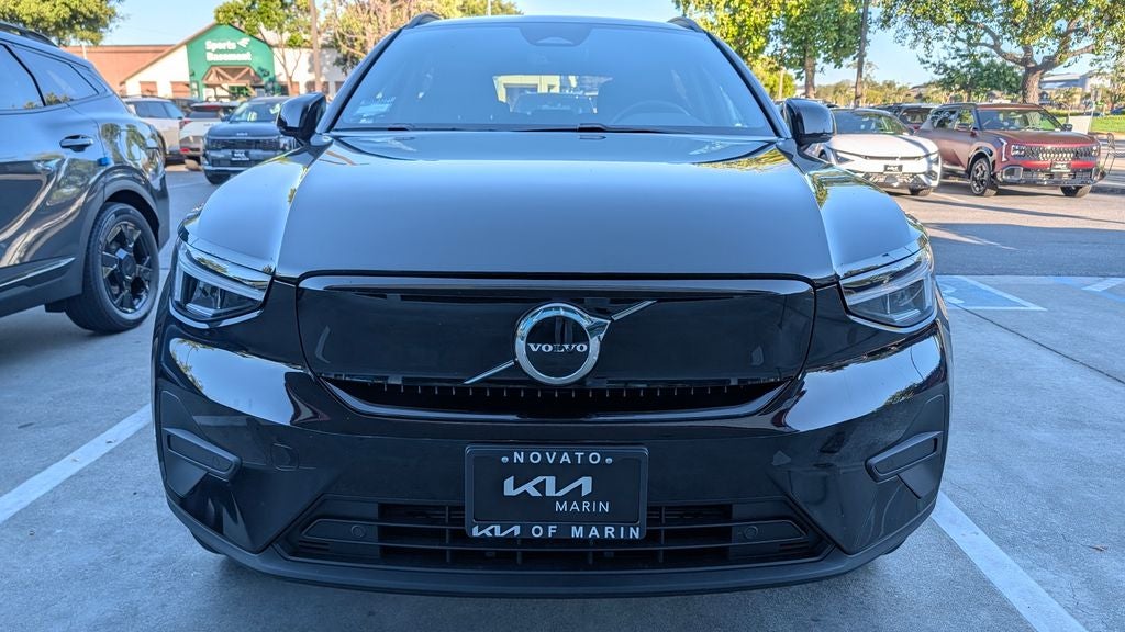 2025 Volvo EX40 Twin Motor Core